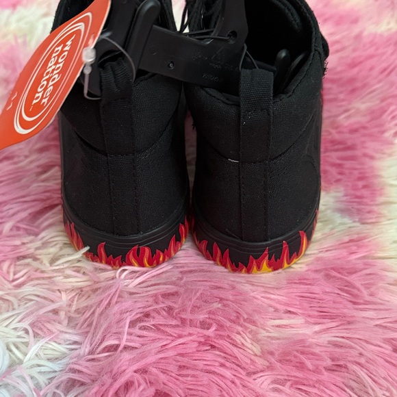 Wonder Nation Black Sneakers with Fiery Red Trim - Picture 6 of 6